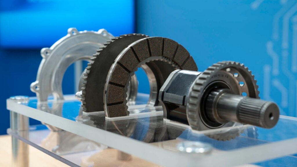 Pilt Mercedese mootori sisesest pidruri süsteemi konseptsioonist. 