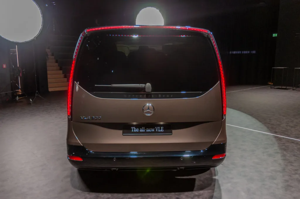 Mercedes-Benz VLE: 2026 aasta luksusbussi põhjalik ülevaade 5 Pilt ürituselt Mercedes Benz VLE esitlus