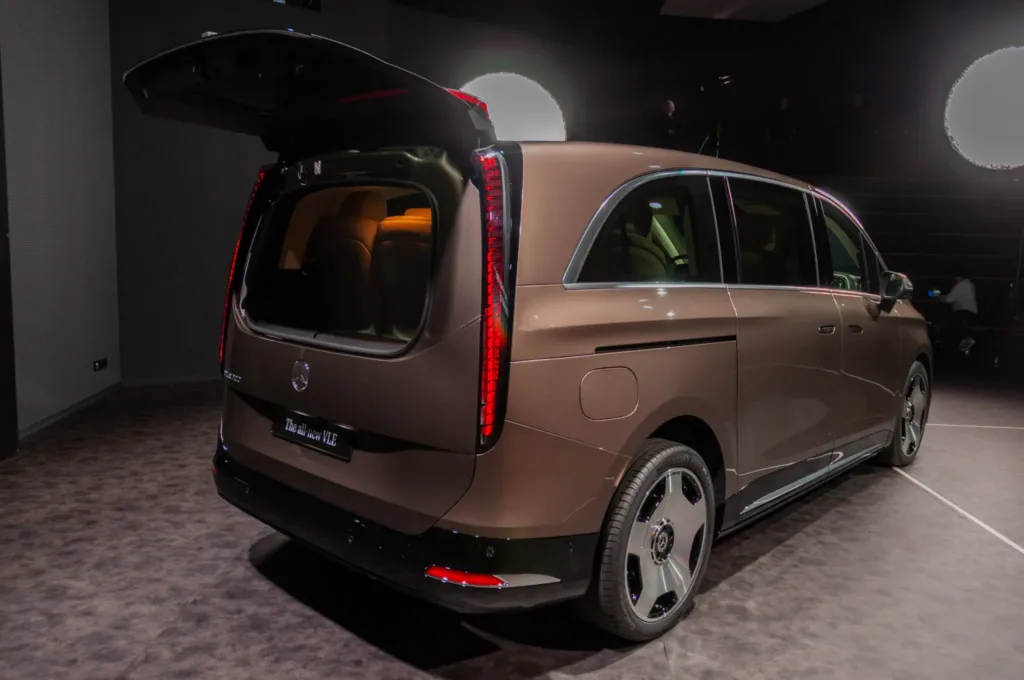Mercedes-Benz VLE: 2026 aasta luksusbussi põhjalik ülevaade 4 Pilt ürituselt Mercedes Benz VLE esitlus