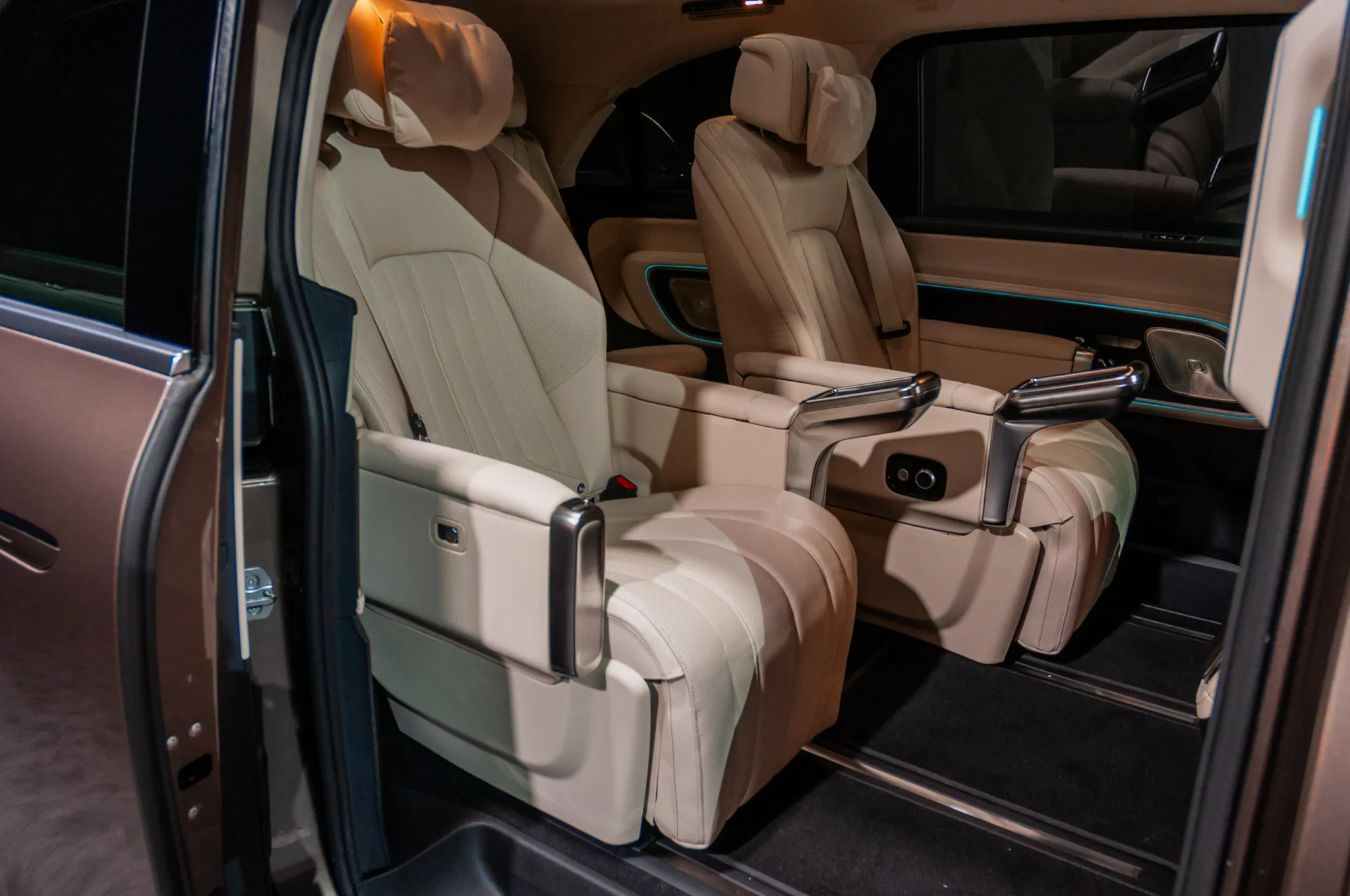 Pilt Mercedes Benz VLE sisust diileritele mõeldud Estiluselt