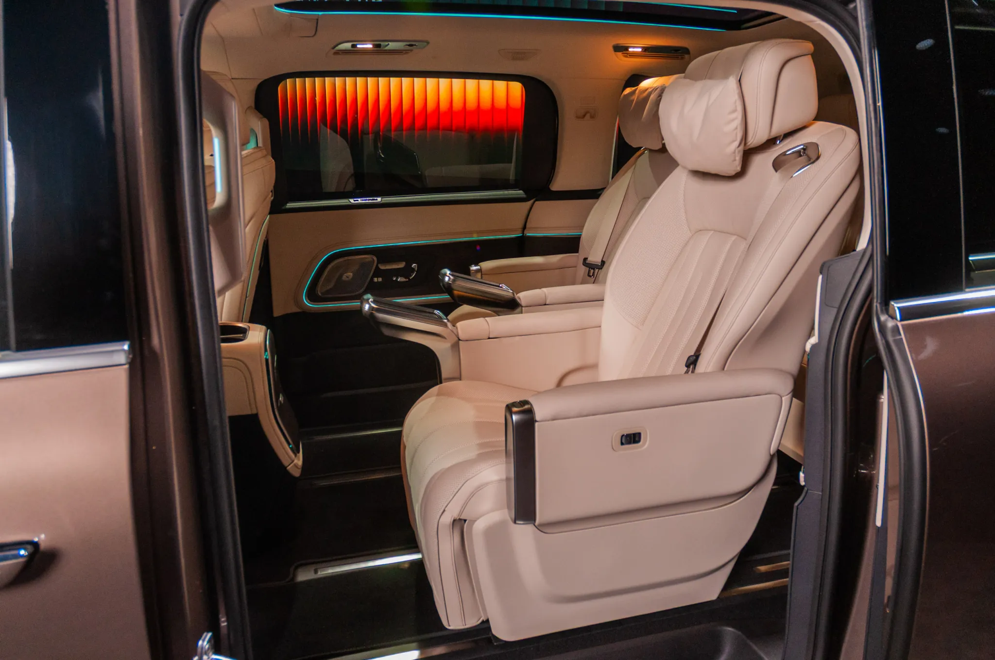 Pilt Mercedes Benz VLE sisust diileritele mõeldud Estiluselt