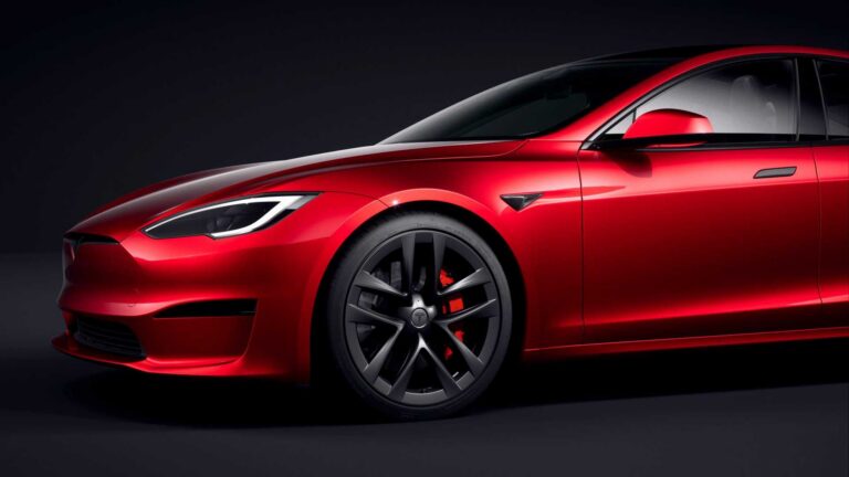 2023 tesla model s ultra red color