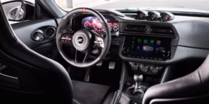 Nissan Z NISMO interjöör sportrooli, manuaalkäigukasti ja digitaalse armatuuriga
