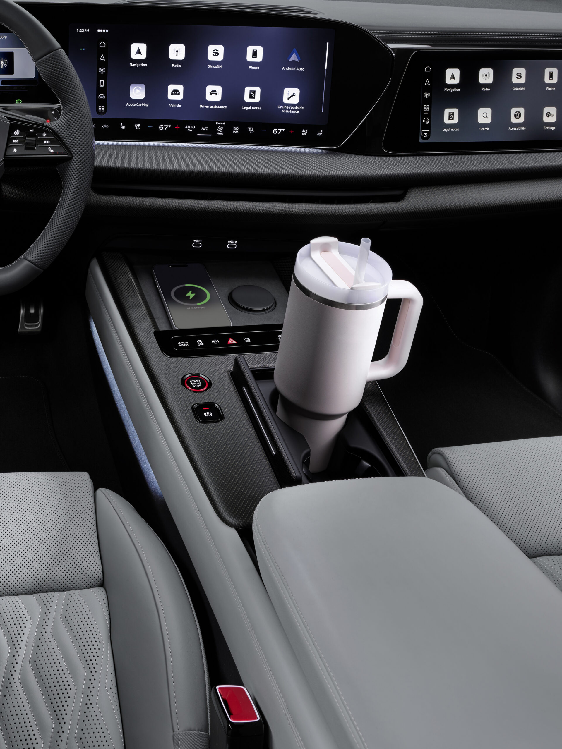 Audi SQ9 keskkonsool koos topsihoidjas oleva termostopsi ja juhtmevaba laadimisalusega