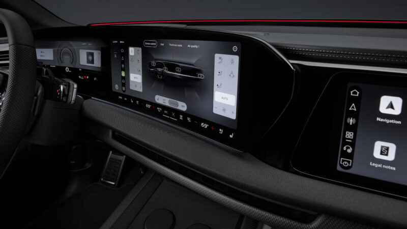 Audi SQ9 digitaalse näidikuploki ja keskmise puuteekraani lähivõte