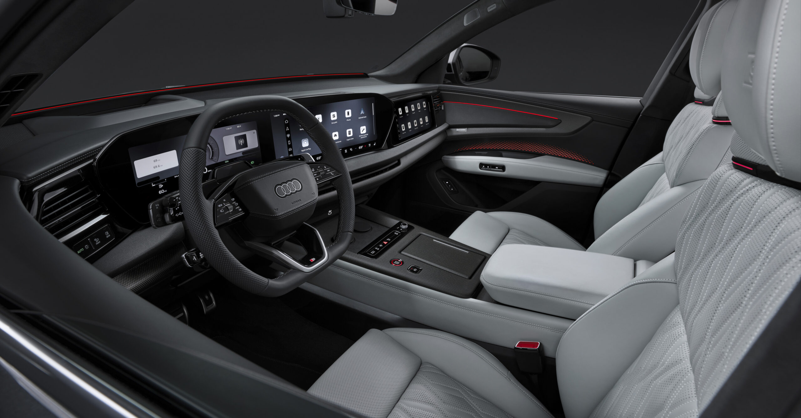 Audi SQ9 esisalong vaates juhi- ja kõrvalistujale koos digitaalse kokpiti ning heledate nahkistmetega