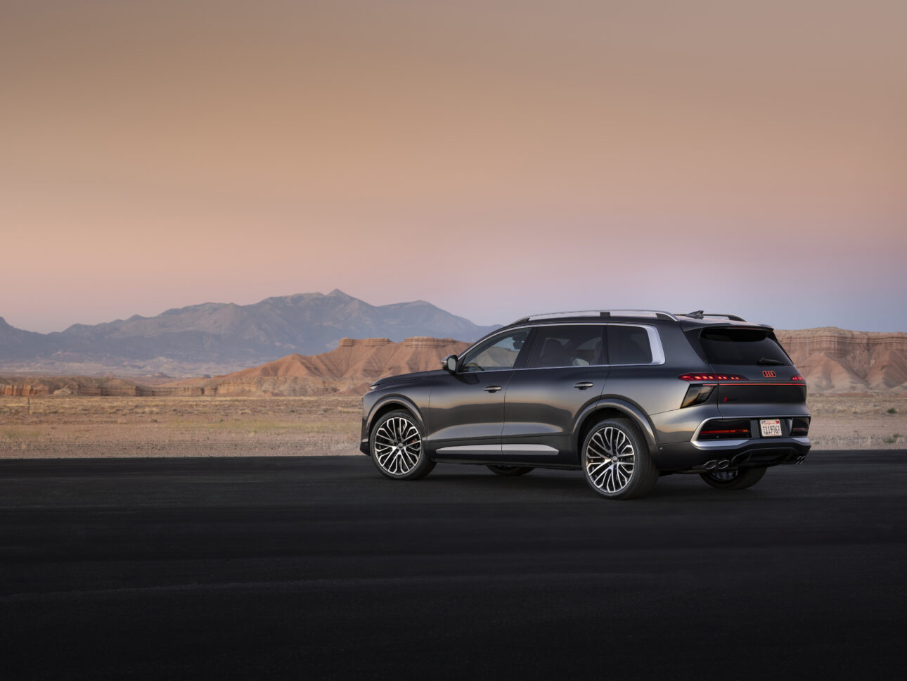 Uus Audi SQ9 (2027): V8 lipulaev, mis hirmutab BMW juhte 1 Original 17260 a263891 large