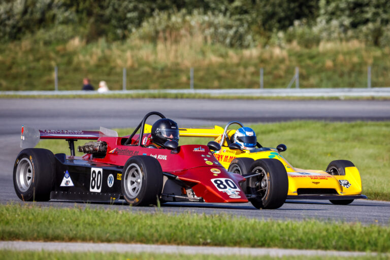 Estonian Grand Prix 2026 - 2. Päev 1 Punane ajalooline vormelauto number 80 ringrajal võistlemas