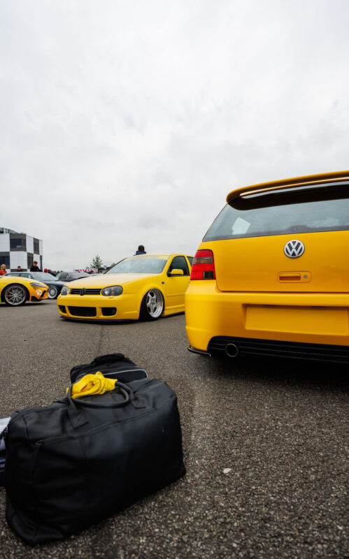 Madaldatud erekollased Volkswagen Golf MK4 tuuningautod Pärnu Porsche Ringi rajal Augustfest 2026 festivalil