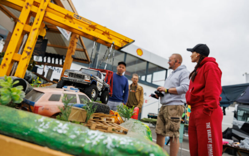 RC-mudelautode takistusrada ja huvilised Pärnu Porsche Ringil Augustfest 2026 festivalil