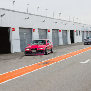 Roosa BMW E36 driftiauto Pärnu Porsche Ringi boksiteel Augustfest 2026 üritusel