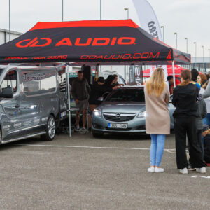 Augustfest 2026 DD Audio telk ja külastajad Pärnu Porsche Ringi boksialas
