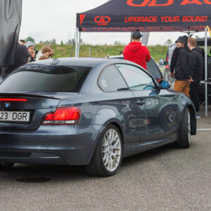 Augustfest 2026 hall BMW kupee ja külastajad Pärnu Porsche Ringi boksialas