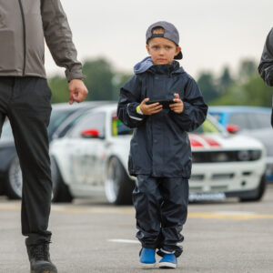 Augustfest 2026 noored tehnikahuvilised ja lapsed Pärnu Porsche Ringi üritusel