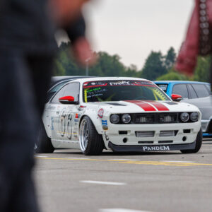Augustfest 2026 valge Pandem kerekomplektiga driftiauto Pärnu Porsche Ringi näitusealal
