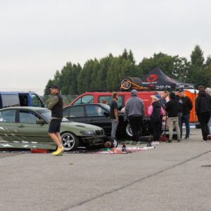 Augustfest 2026 modifitseeritud autod ja meeskonnad Pärnu Porsche Ringi boksialas