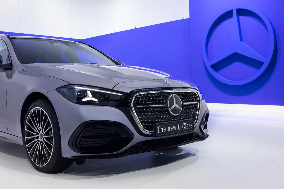 Mercedes C-Klass diisel: 1300 km sõiduulatuse põhjalik test 9 Mercedes C-Klass esivõre ja tähekujundus lähivaates