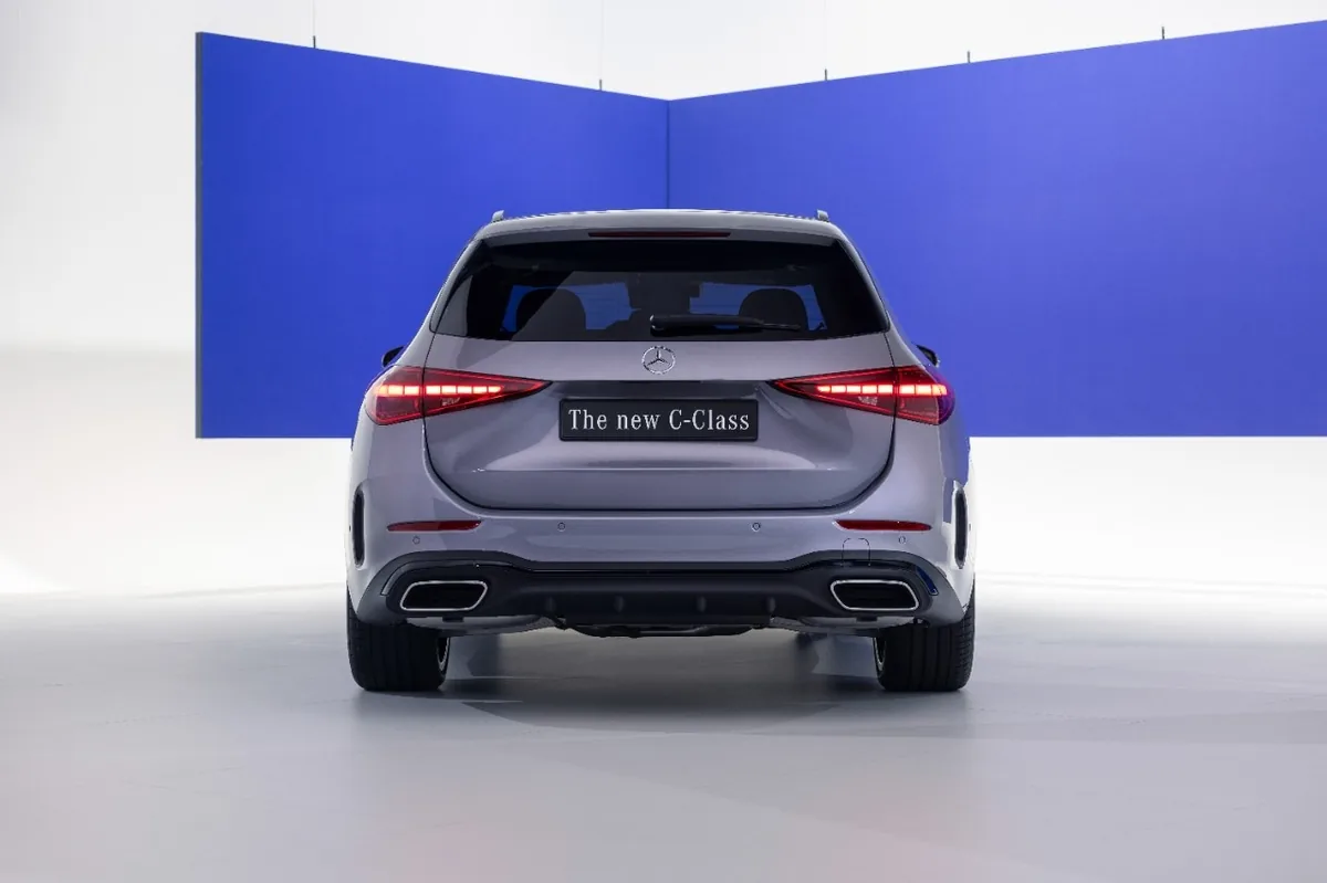 Mercedes C-Klass diisel: 1300 km sõiduulatuse põhjalik test 10 Mercedes C-Klass tagatuled ja luuk otsavaates