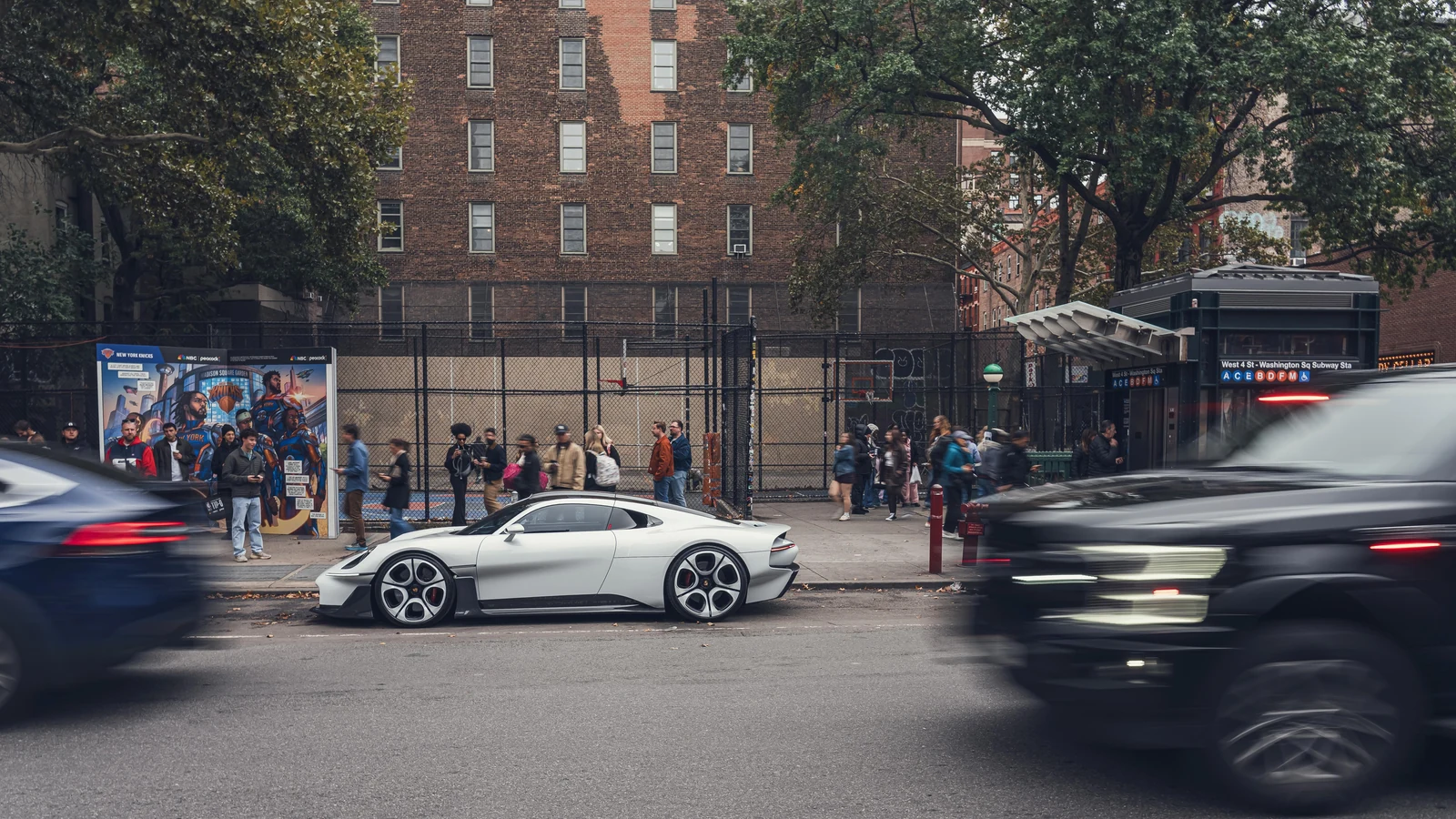 Porsche Mission S: 911 kohale pürgija põhjalik ülevaade 7 Porsche Mission S madal külgprofiil New Yorgi linnapildis