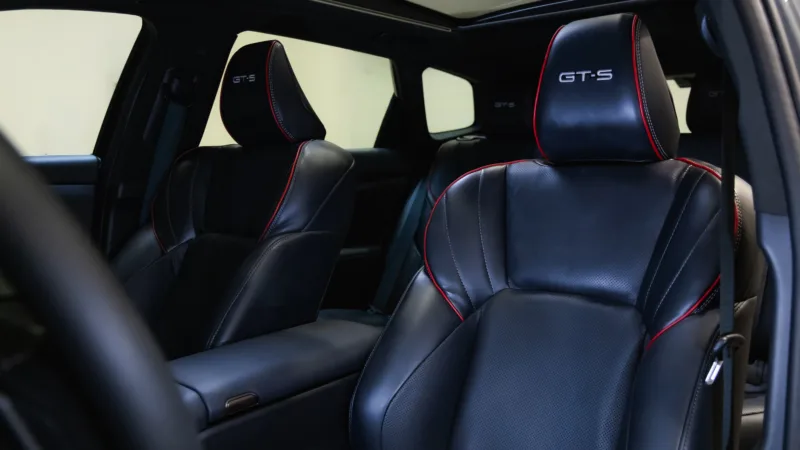 Toyota Crown Signia GT-S nahkkattega korvistmed punaste kantidega